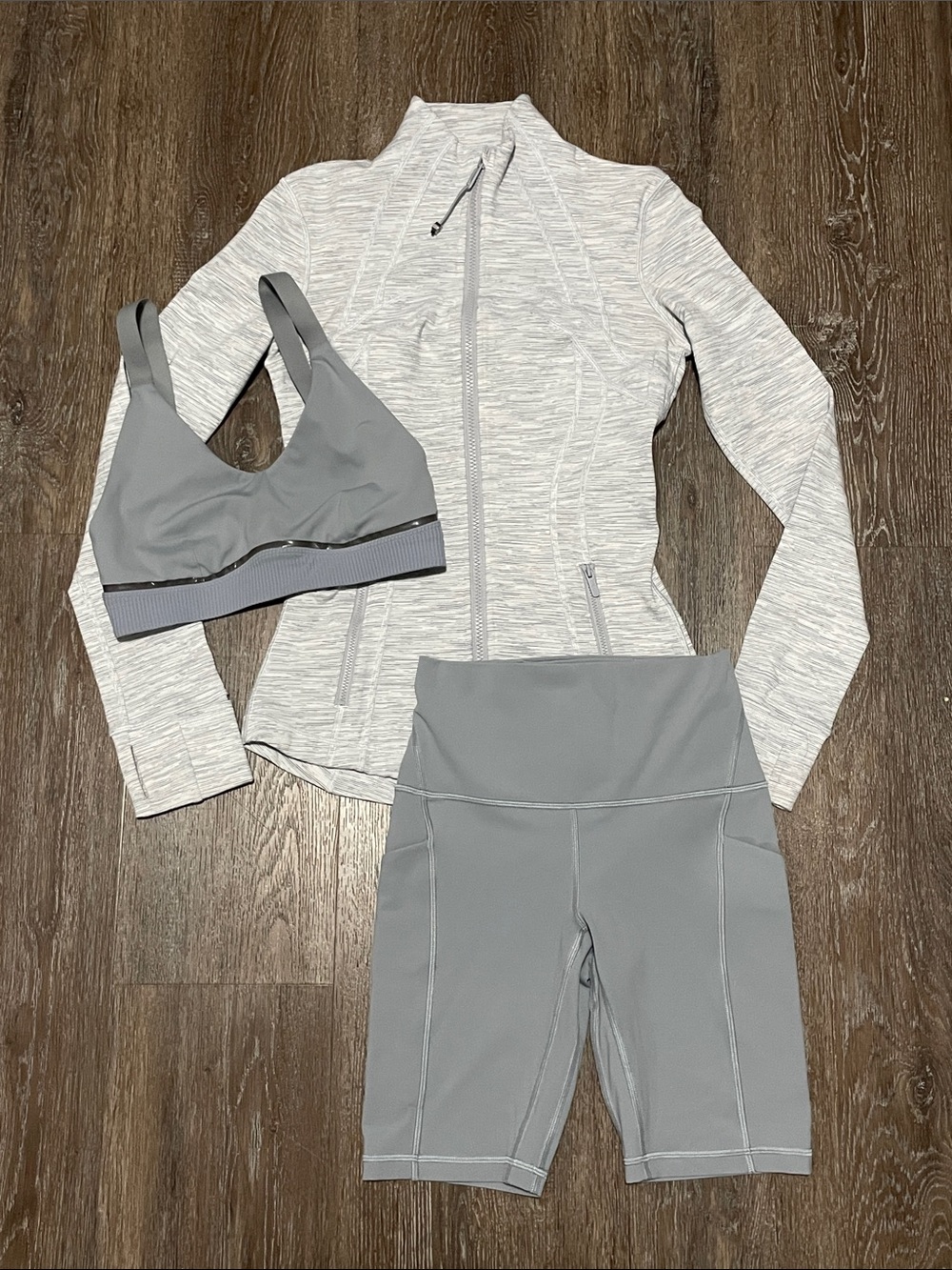 EUC Lululemon Matching Rhino Grey Set. Size 4